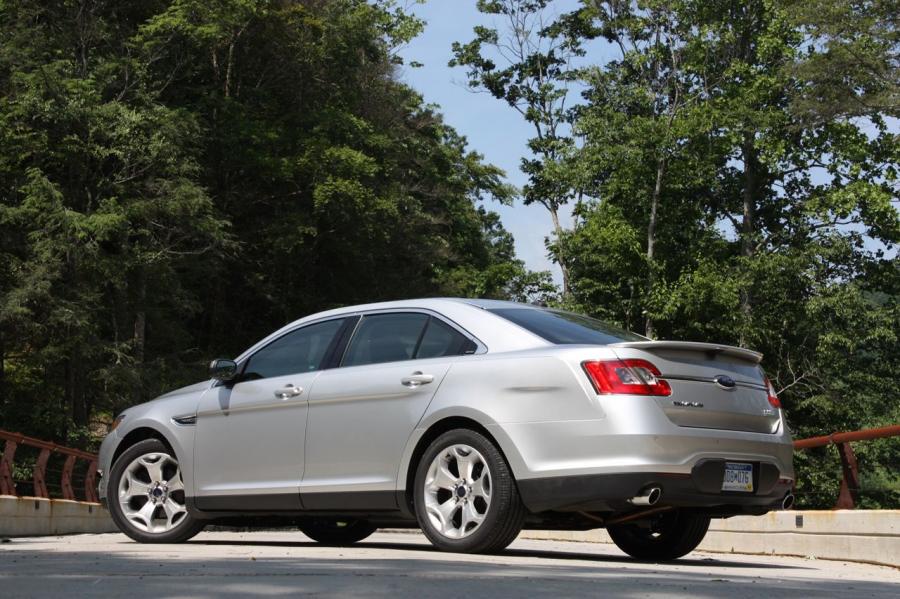  Ford Taurus SHO 2010 года  (фото 105 из 248)